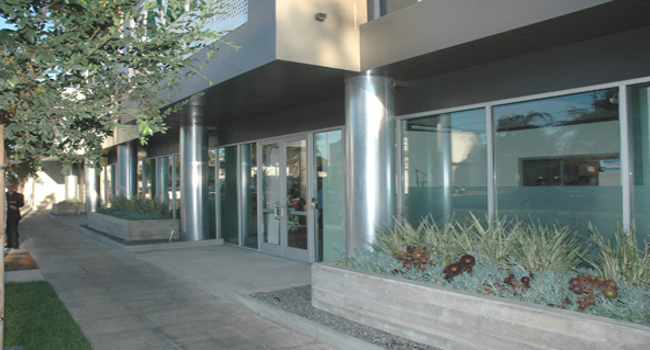 sb_office-commercial_entrancelr_copy_650.jpg